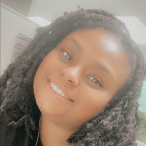 Meet your Posher, Leah